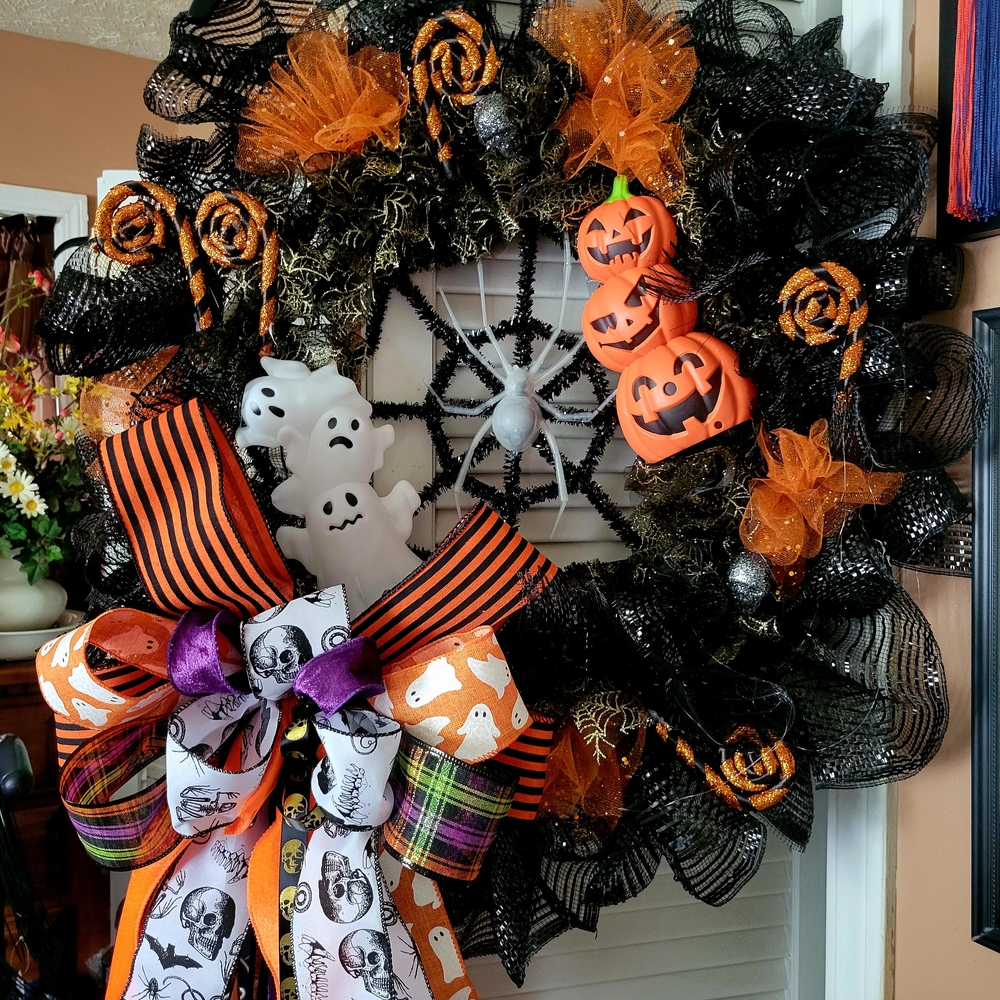Halloween Wreath with Ghosts and Pumpkins
